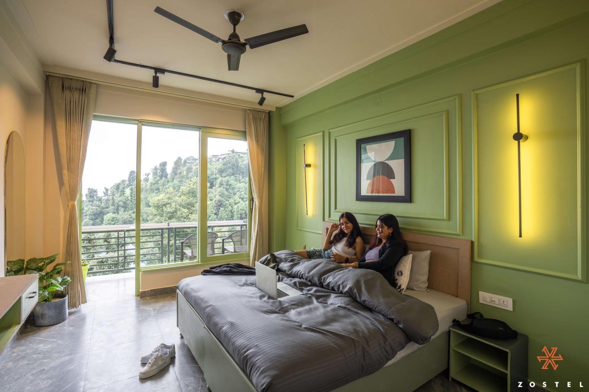 Hostel Zostel Dharamkot McLeod Ganj Exterior foto
