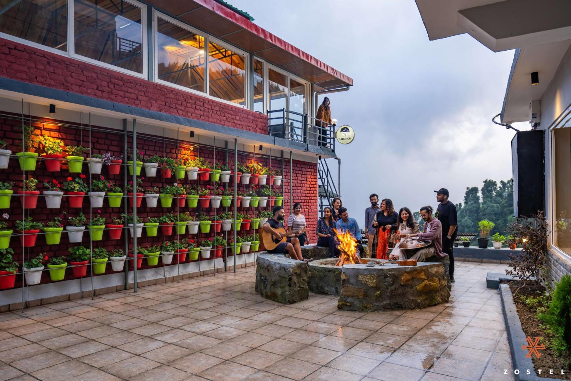 Hostel Zostel Dharamkot McLeod Ganj Exterior foto